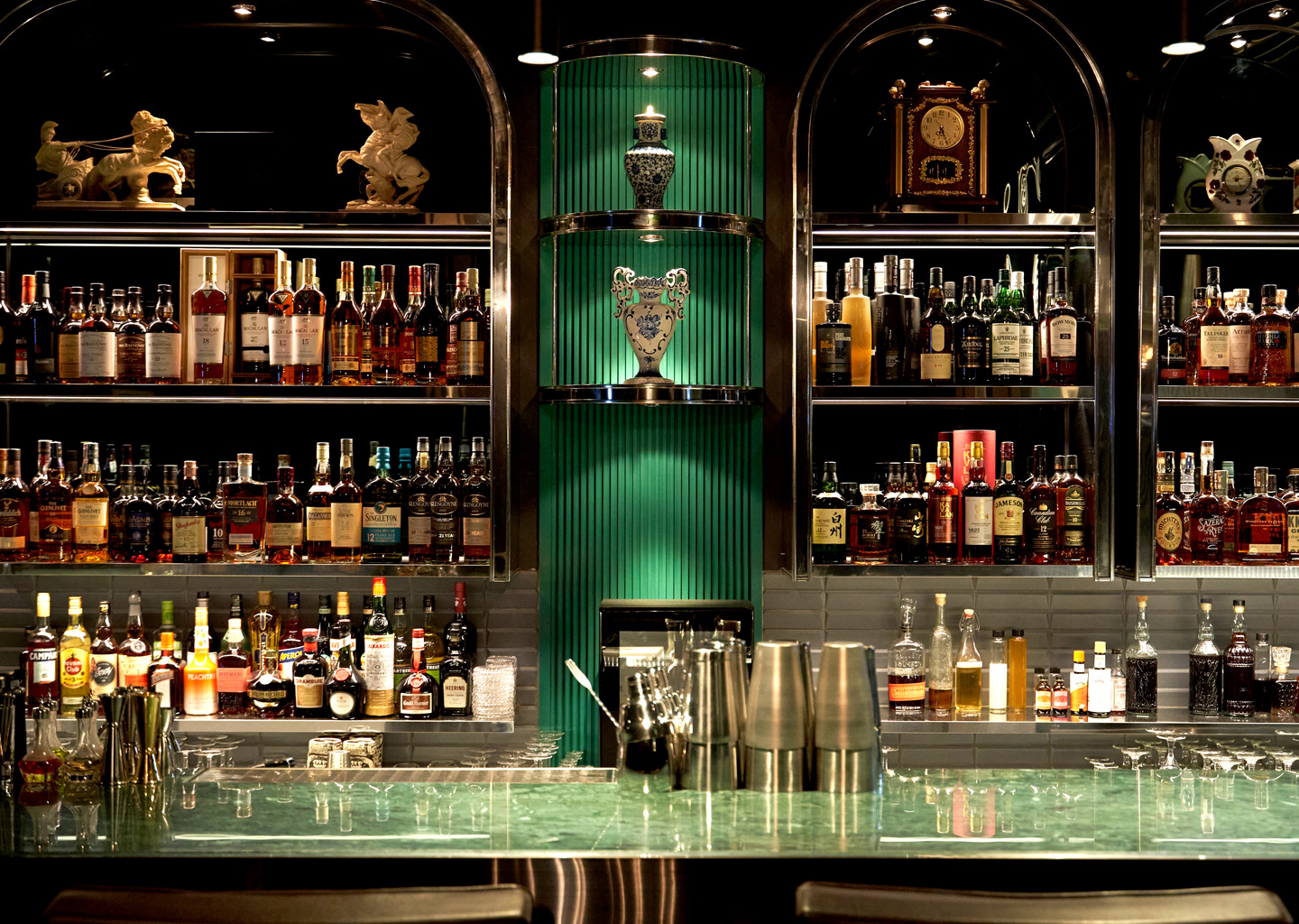 BLACK BAR STEAKHOUSE